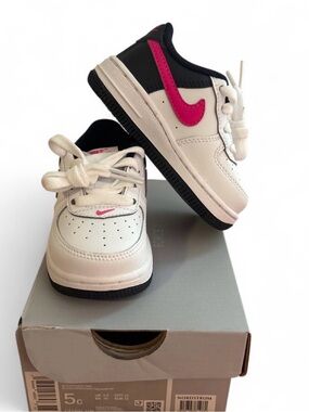 NWT Toddler Air Force 1 White and Pink Sneaker with Black Trim - Nike